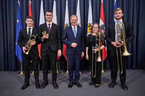 Bläserensemble aus Ried im Innkreis und Landeshauptmann Mag. Stelzer