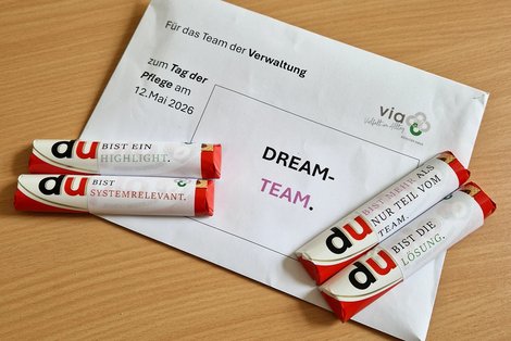 Kuvert mit Aufschrift "Dream-Team" und 4 Duplo-Riegel