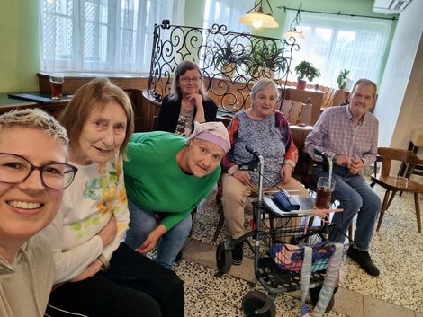 Gruppenfoto der TeilnehmerInnen des Kegelnachmittags