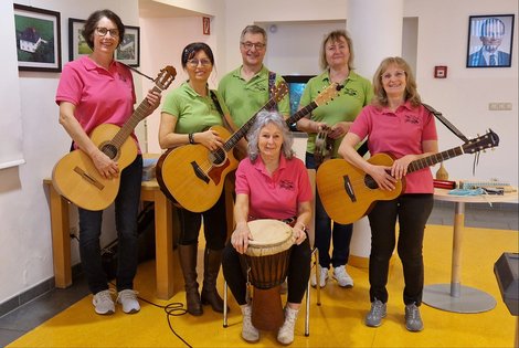 Gruppenfoto Gitarrenensemble Hoamatgfühl