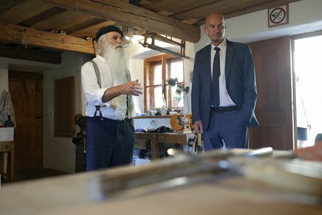 Dörfel und Mittmannsgruber in der Stube