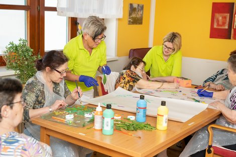 Gruppenfoto beim Malen