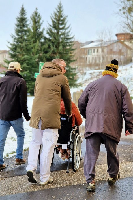 Vier Spaziergänger