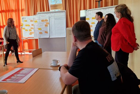 Referentin Mag. Silvia Moore und MitarbeiterInnen