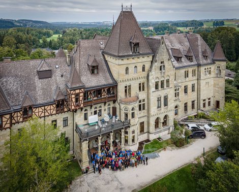 Mantrail Gmunden vor Schloss Cumberland