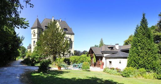 Außenansicht Jagdschlössl und Schloss Cumberland im Hintergrund