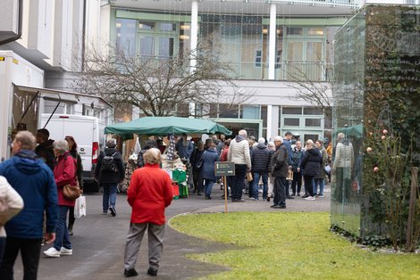 Menschenansammlung bei Martinimarkt