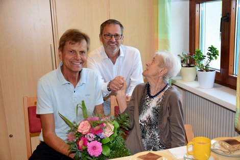 Bürgermeister Anton Silber, Direktor Horst Konrad und Rosa Fischer