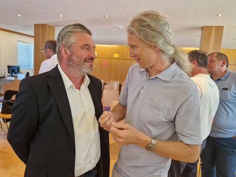 Physiotherapeut August Marschall im Gespräch mit Dr. Schöffl