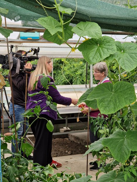 Christina Leitenbauer beim ORF-Interview mit Moderatorin und Kameramann