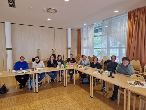 TeilnehmerInnen im Seminarraum
