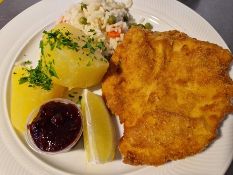 Schnitzerl mit Beilagen