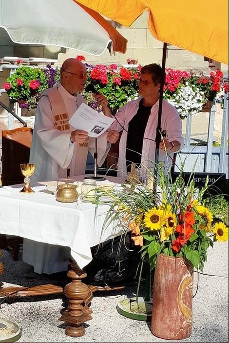 Pfarrer Kainberger bei Erntedankfest