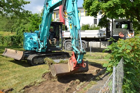 Baggerarbeiten beim Hochbeetbau