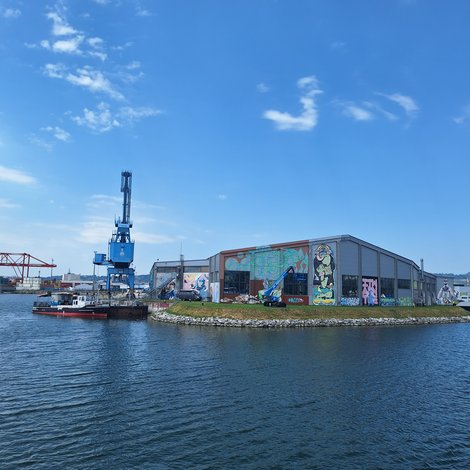 Blick ans Linzer Hafen-Ufer