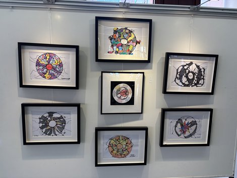 7 gerahmte NeuroArt-Bilder