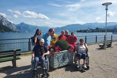 Gruppenfoto Ausflügler am Traunsee