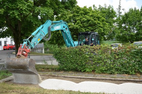 Baggerarbeiten beim Hochbeetbau