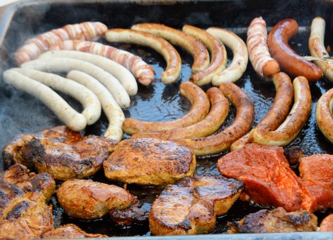 Gegrilltes beim Sommerfest