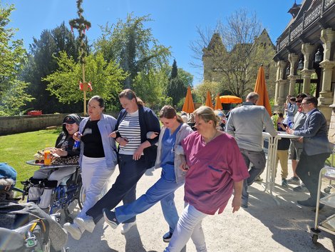 Tanz bei Maifeier Schloss Cumberland