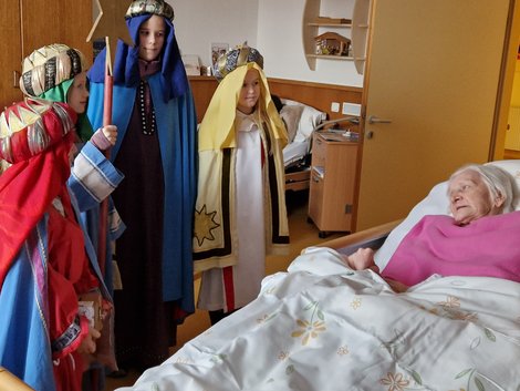 Sternsinger bei bettlägriger Bewohnerin