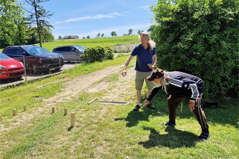 Bewohner und Therapeut beim Wikingerschach