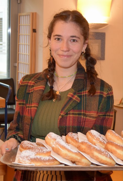 Fiona mit Krapfen