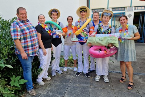 Gruppenfoto Zivis und MitarbeiterInnen