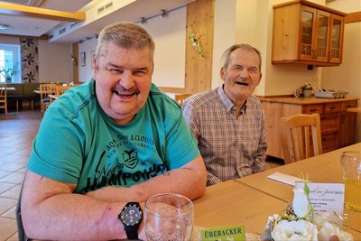 Zwei Männer im Gasthaus
