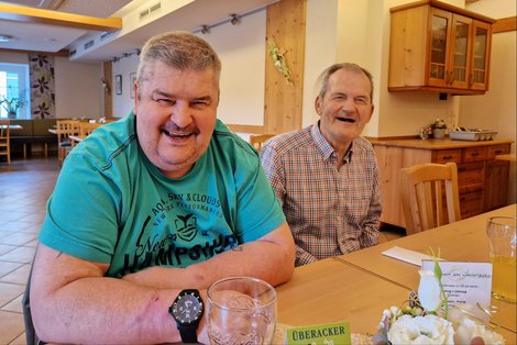 Zwei Männer im Gasthaus