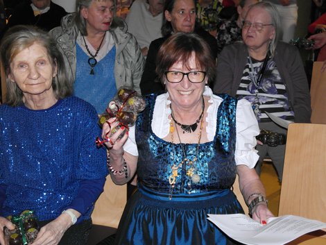 Zufriedene Bewohnerinnen mit Schwedenbomben