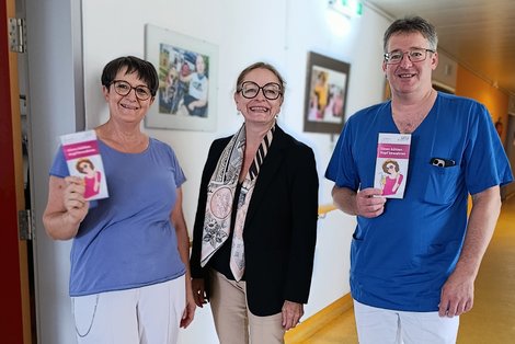 LPBZ-Geschäftsführerin Dr. Anne Dieplinger und zwei MitarbeiterInnen