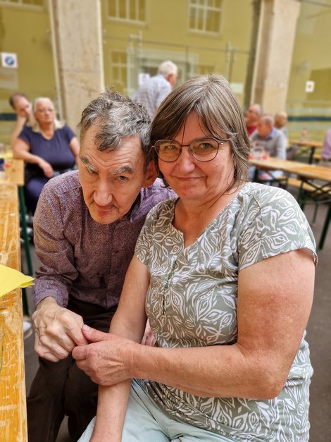 2 BewohnerInnen beim Sommerfest