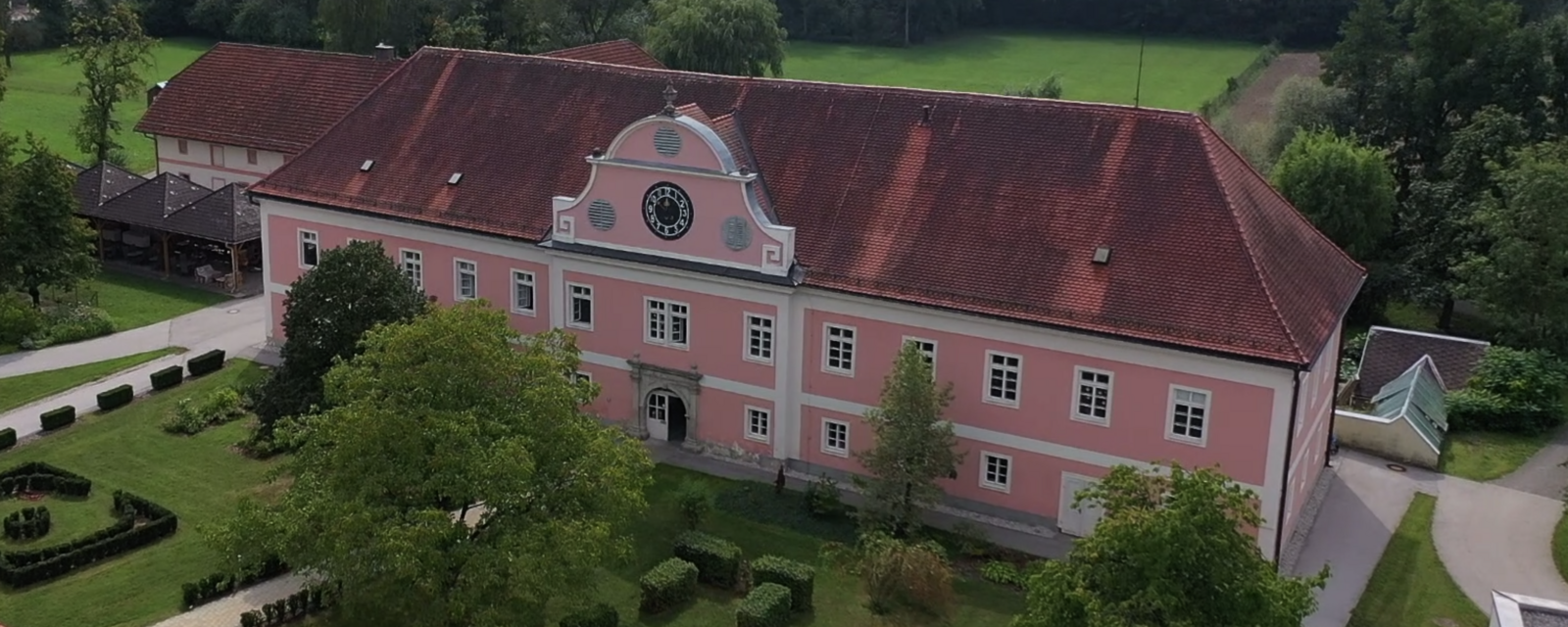 Schloss Gschwendt aus der Vogelperspektive