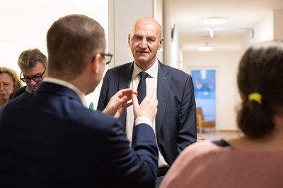 Dir. See und Dr. Dörfel im Gespräch