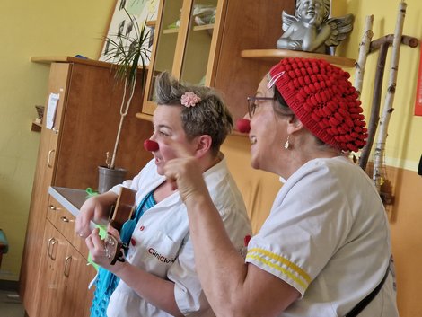 2 Cliniclowns beim Musizieren
