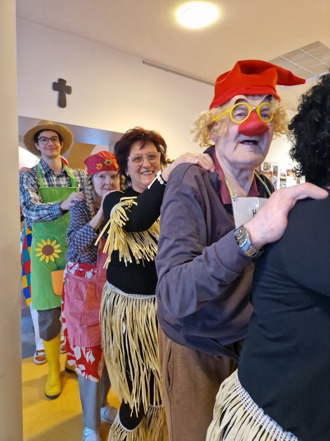 Maskierte tanzen Polonaise