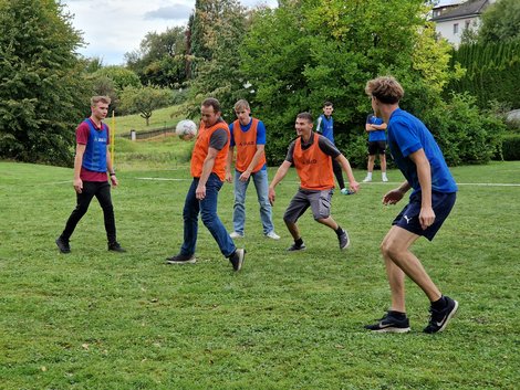 Fußballspieler mit Ballkontakt