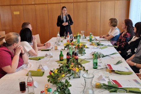 Bürgermeisterin Mag. Krenn richtet einige Worte an die Jubilare