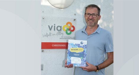 LPBZ Christkindl-Dir. Horst Konrad mit der INTEGRI-Urkunde