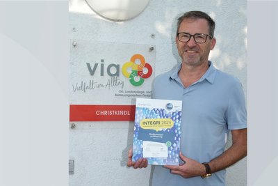 LPBZ Christkindl-Dir. Horst Konrad mit der INTEGRI-Urkunde